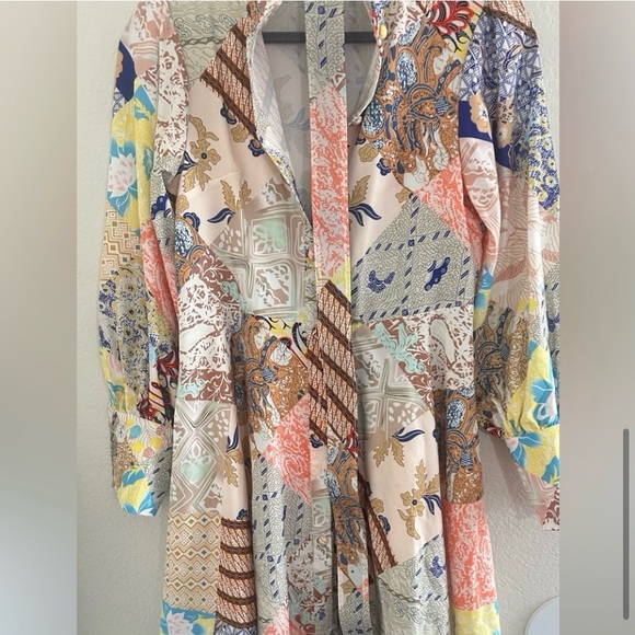 Printed Long Sleeve Baby Doll Brunch
Dress with belt size small - Picture 6 of 12